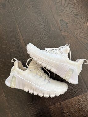 Nike metcon Women’s All-White sneakers